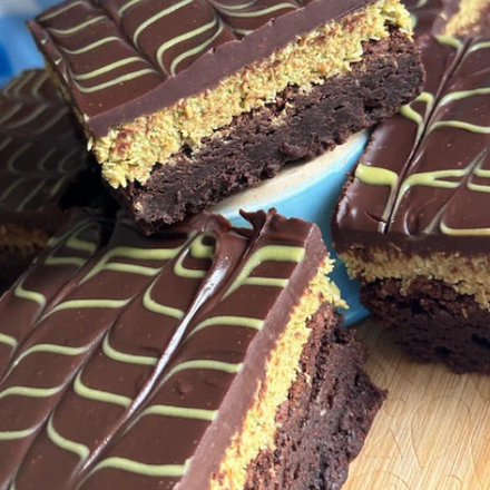 A delicious Pistachio Cream Kunafa Brownie